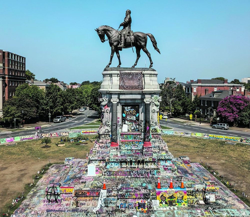 Lee Statue Removed