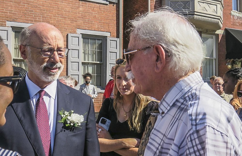 York Underground RR Museum Dedicates New Casteel Statue